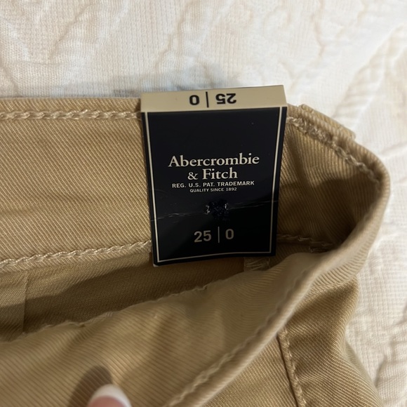 Brand New Cargo\Caki Shorts. Abercrombie and Fitch size 0/25 - Picture 3 of 3